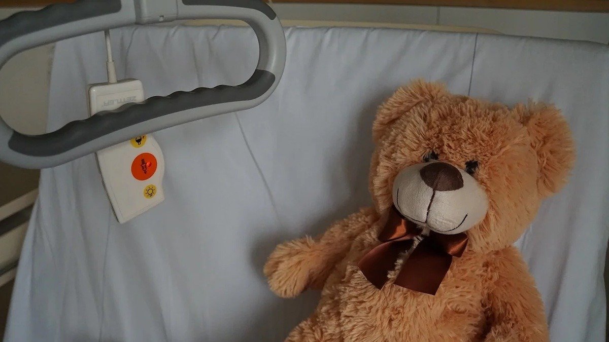 Tragedie nerezolvată la Sibiu: un proces penal vechi de aproape un deceniu reîncepe în instanțele locale Un caz zguduitor din media românească, legat de pierderea prematură a unui copil, revine în prim-plan după aproape 13 ani