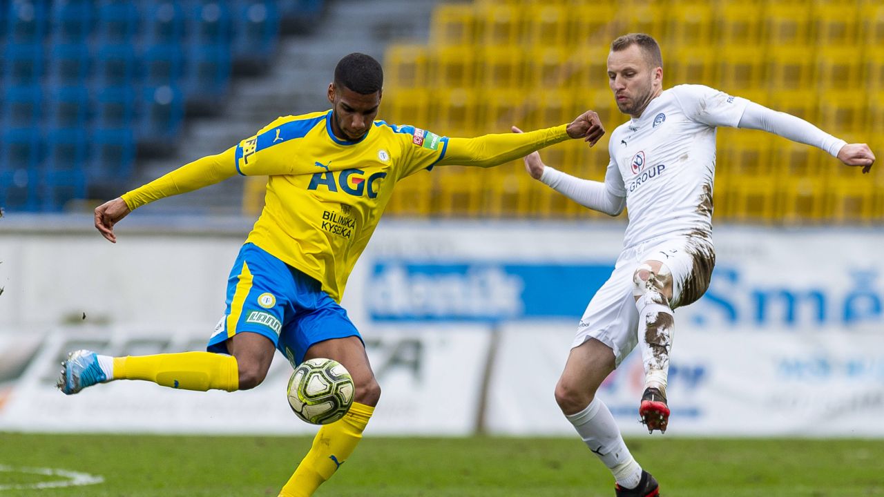 Metaloglobus aduce un atacant francez de 1,93 m înainte de CFR Cluj!