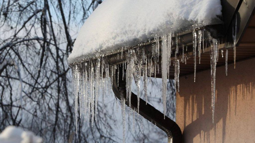 Capitala se află din nou în alertă din cauza condițiilor meteo extreme, după o noapte în care temperatura a fluctuat brusc, de la gerul aspru, sub -10 grade Celsius, la temperaturi pozitive în timpul zilei