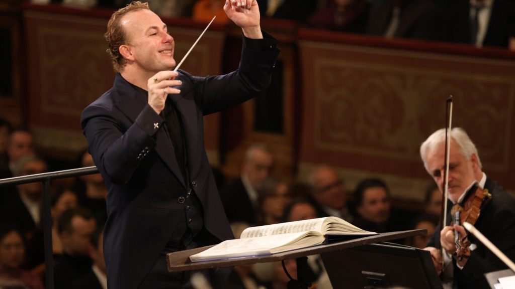 Yannick Nézet-Séguin la Concertul de Anul Nou al Filarmonicii vieneze Yannick Nézet-Séguin va conduce, anul acesta, concertul de Anul Nou al Filarmonicii vieneze, o onoare rară și prestigioasă, care a venit pe fondul schimbărilor neașteptate survenite în 2022