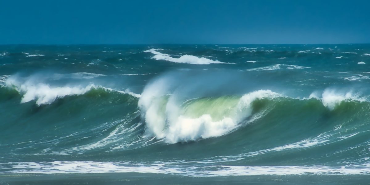 valuri-furtuna-uragan-ciclon-ocean.jpg - ReactiveNews