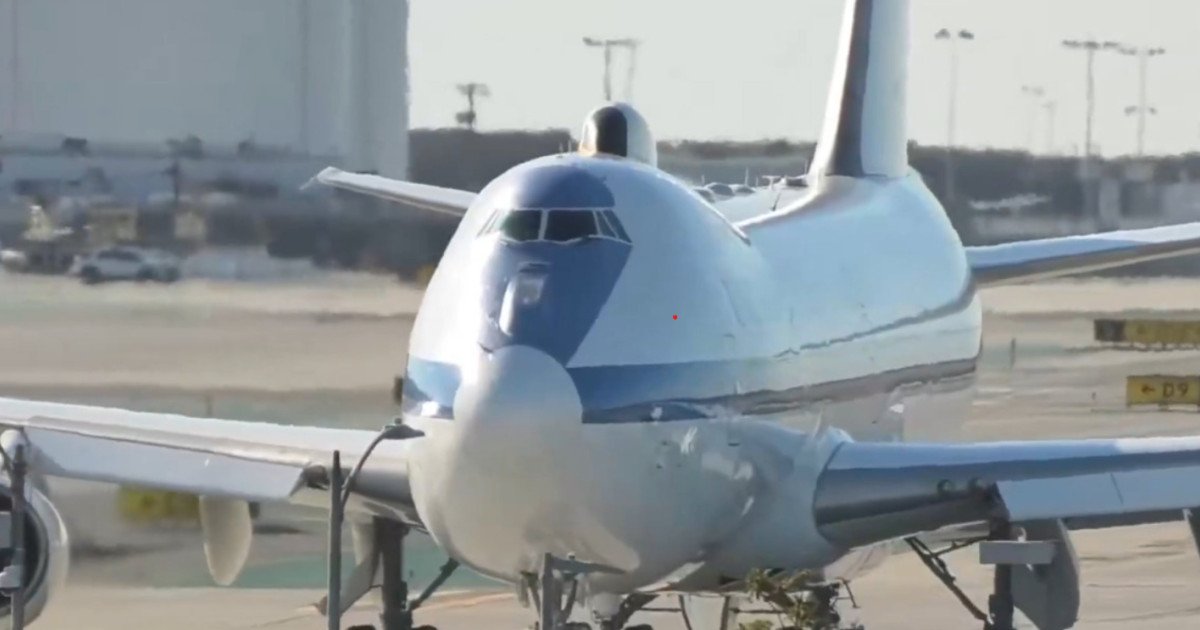 „Avionul apocalipsei”, E-4B Nightwatch, a aterizat pentru prima oară pe un aeroport civil, atrăgând atenția analiștilor