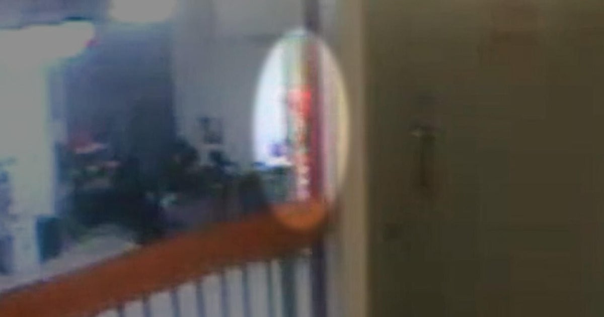 Imagini noi ridică întrebări despre moartea lui Jeffrey Epstein Documentele recent publicate de Departamentul de Justiție al Statelor Unite sugerează activități suspecte în jurul celulei lui Jeffrey Epstein în noaptea morții sale