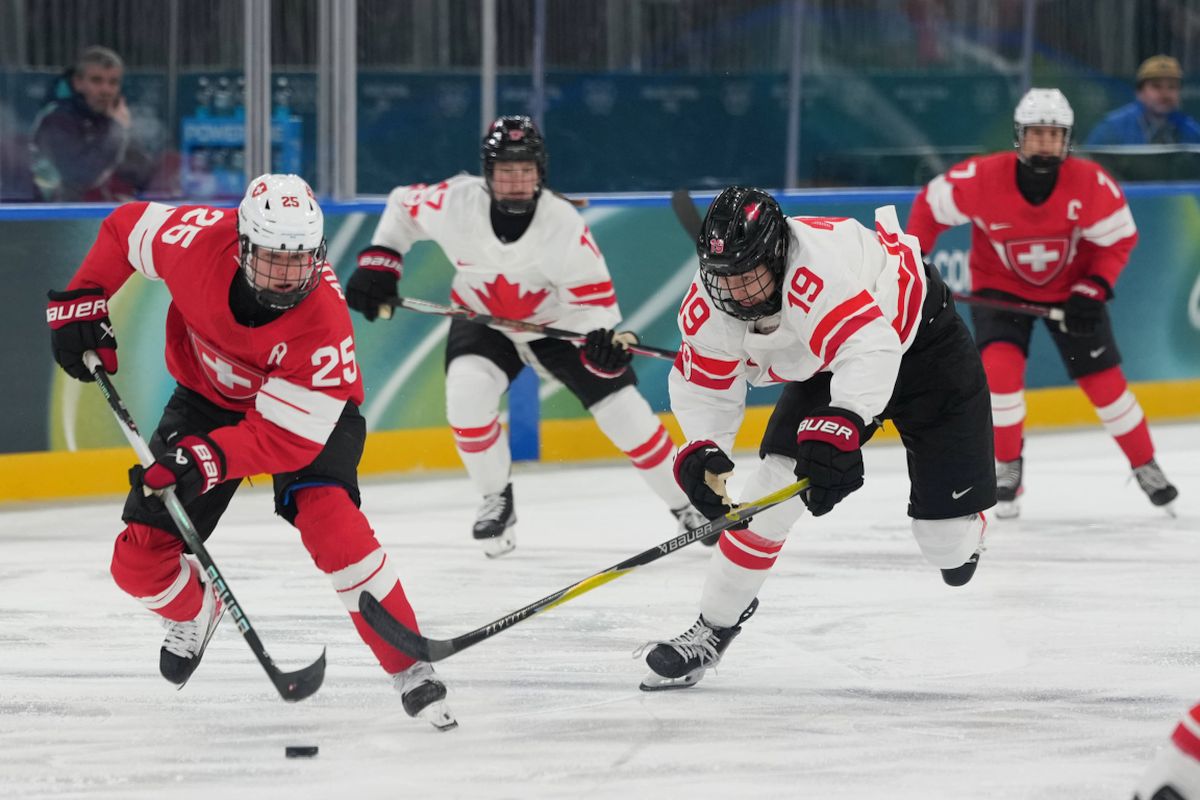 Comitetul Internațional Olimpic minimalizează riscurile norovirusului la Milano Cortina Comitetul Internațional Olimpic (CIO) a reafirmat că nu există un focar de norovirus la Jocurile Olimpice de Iarnă de la Milano Cortina, în ciuda confirmării unui caz pozitiv în rândul echipei de hochei feminin a Elveției