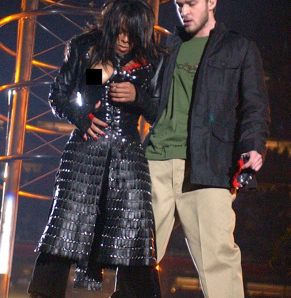 106081109-15525105-image-a-1_1770158514740.jpg - ReactiveNews