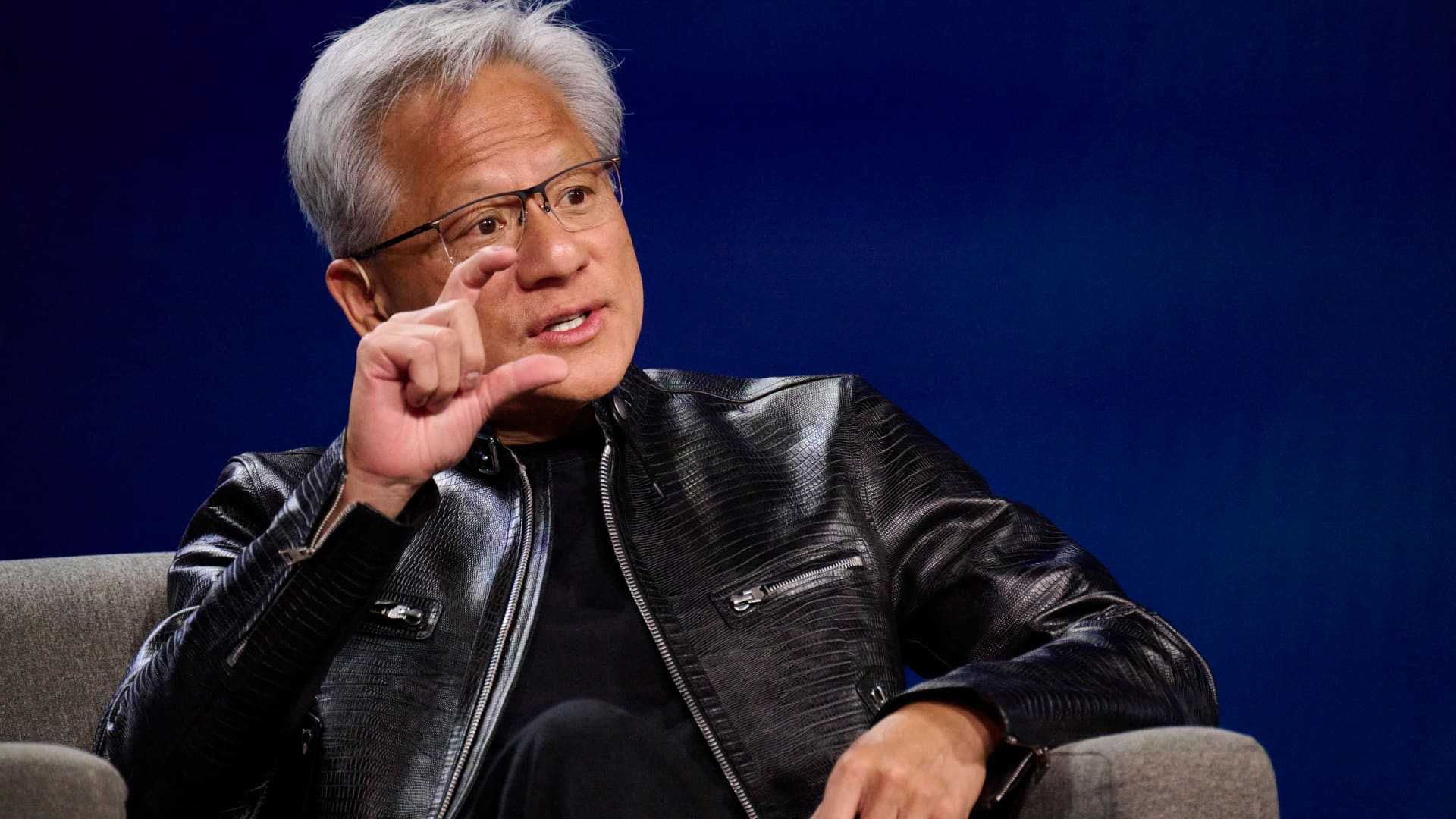 Nvidia și AMD în criză: Provocări și perspective pe piața tehnologică Nvidia și AMD traversează momente dificile pe o piață globală instabilă, afectată de fluctuații ale capitalului și de o concurență acerbă
