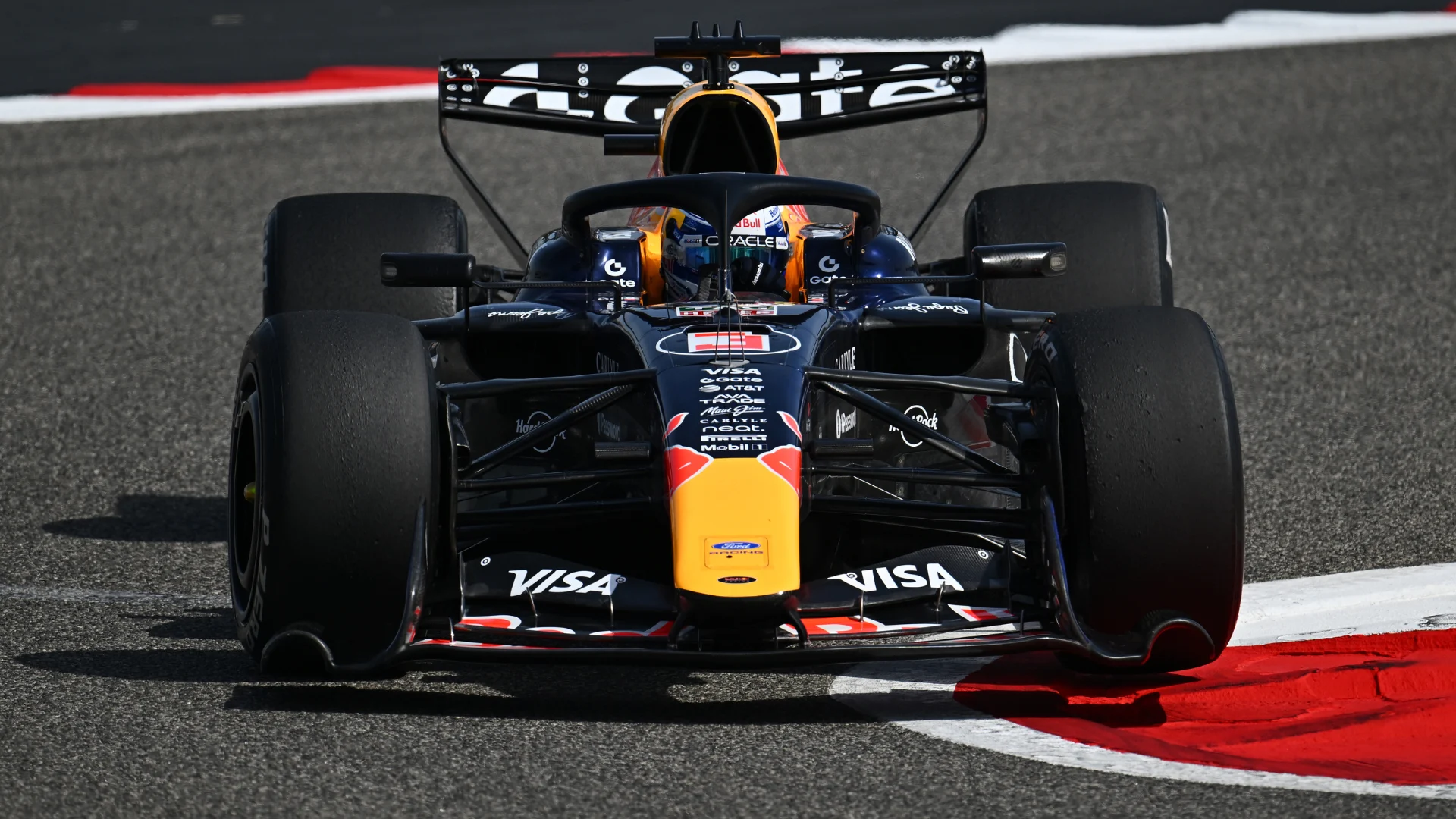 Verstappen domină prima zi de teste pre-sezon în Bahrain