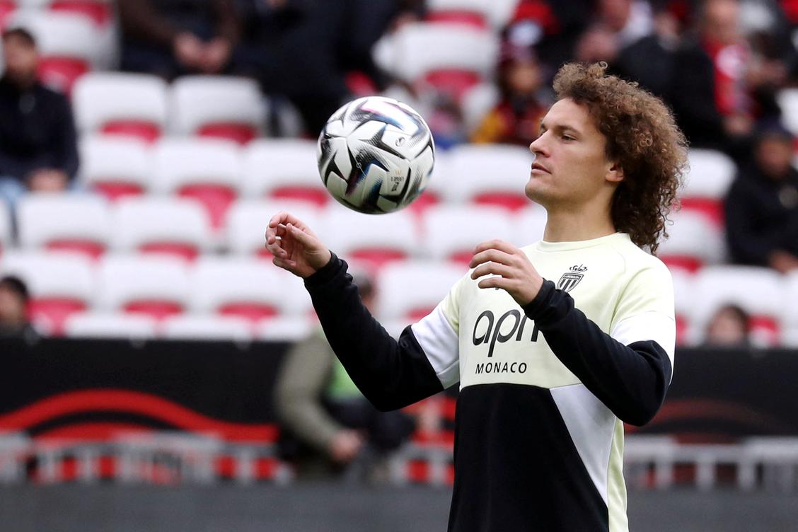 Schimbări tactice la AS Monaco: Sébastien Pocognoli revine la sistemul cu patru fundași AS Monaco face din nou valuri în lumea fotbalului, antrenorul belgian Sébastien Pocognoli optând pentru o schimbare de strategie înaintea meciului cu FC Nantes, programat pentru această seară, la ora 21:05