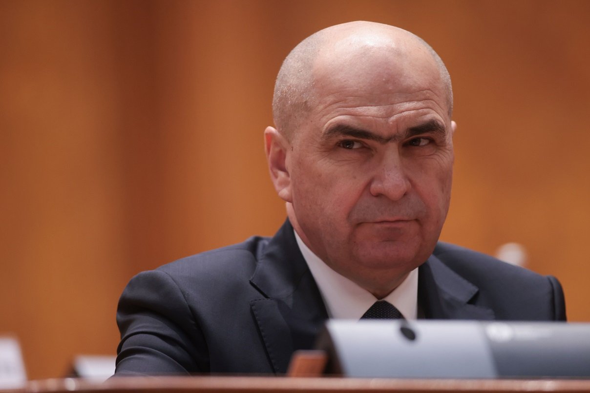 Premierul Ilie Bolojan respinge criticile legate de acordul UE-Mercosur: „Moțiunea pleacă de la premise false” Luni, în plenul Senatului, șeful Executivului român, Ilie Bolojan, a intervenit ferm în dezbaterea privind moțiunea simplă depusă de partidele politice considerate extremiste, care critică Acordul de Parteneriat Economic, Comercial și de Investiții dintre Uniunea Europeană și Mercosur