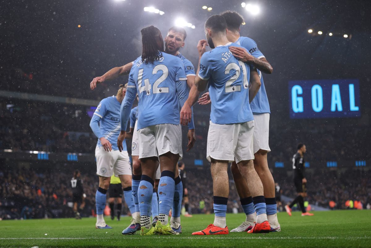 Manchester City își continuă drumul spre titlu, învingând Fulham cu 3-0 pe Etihad Manchester City a obținut o victorie convingătoare în fața lui Fulham, impunându-se cu 3-0 pe teren propriu, într-o partidă disputată în etapa intermediară din Premier League