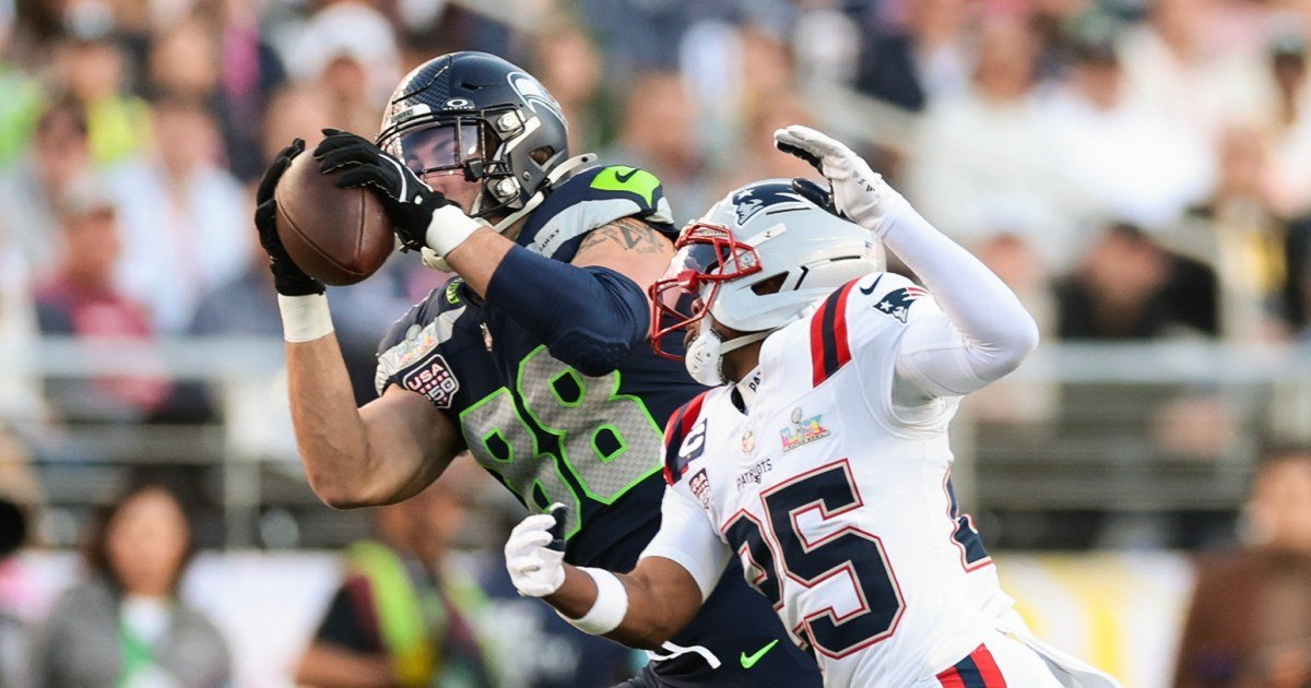 Bad Bunny aduce Puerto Rico pe scena globală: O experiență unică în Super Bowl Bad Bunny, superstarul muzicii latino, a electrizat publicul în timpul halftime show-ului Super Bowl, aducând un omagiu vibrant culturii portoricane