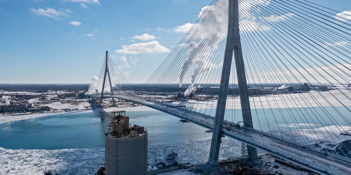 260213-canada-bridge-es.jpg - ReactiveNews