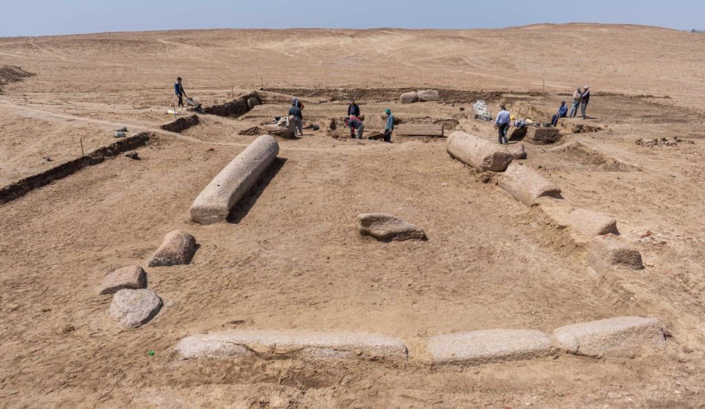 Descoperire arheologică senzațională în Peninsula Sinai: situl de artă rupestră vechi de zece milenii O descoperire de o importanță excepțională a fost făcută recent în Peninsula Sinai, în estul Egiptului, unde arheologii au identificat un sit de artă rupestră datând de aproape zece mii de ani