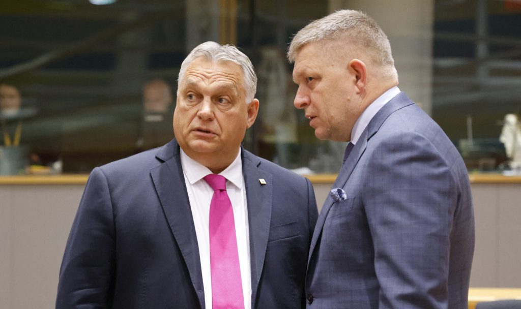 Noul acord de coaliție al Olandei pentru un front mai ferm în privința fondurilor europene pentru statele eurosceptice Un nou acord de coaliție în Olanda propune măsuri ferme împotriva celor considerați recalcitranți față de valorile și regulile Uniunii Europene, planificând să reducă sau chiar să retragă fondurile europene și drepturile de vot din statele membre considerate eurosceptice, precum Ungaria și Slovacia