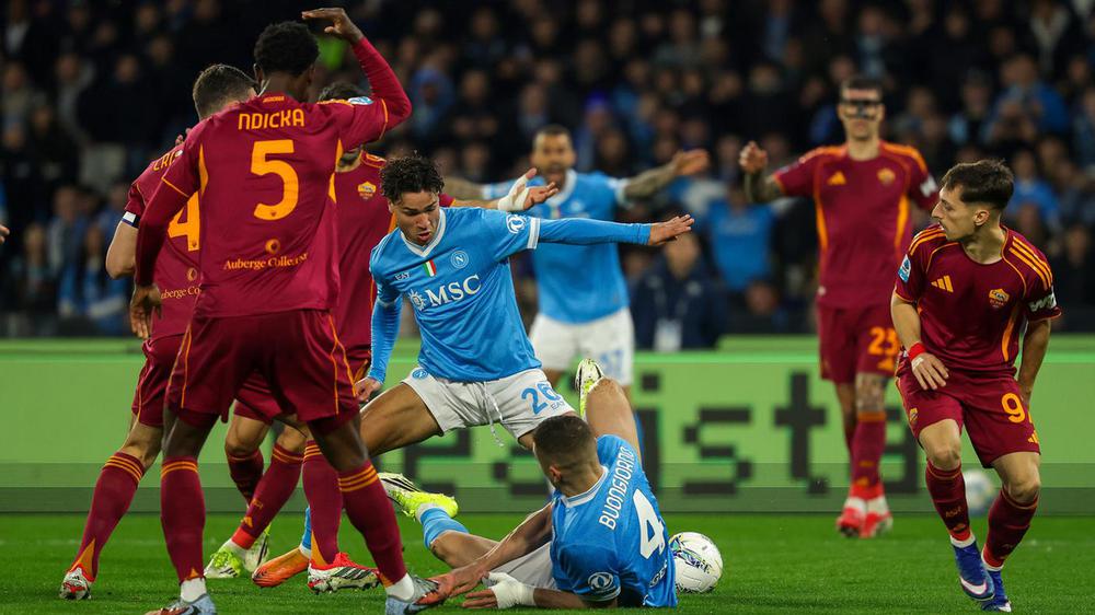 3511924-etx2re-699928780_highres.jpg - ReactiveNews