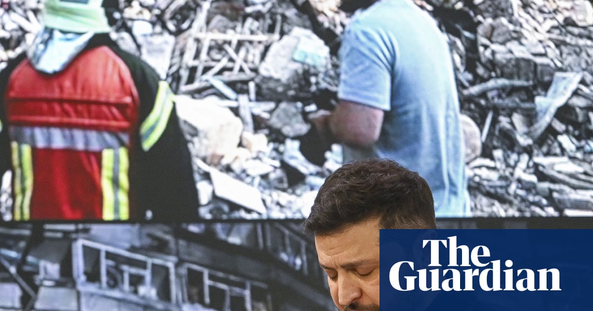 Zelenskyy denunță războiul lui Putin la Conferința de la Munchen: „Un sclav al războiului” Președintele Ucrainei, Volodymyr Zelenskyy, a lansat acuzații dure la adresa liderului de la Kremlin, Vladimir Putin, descriindu-l drept un „sclav al războiului”