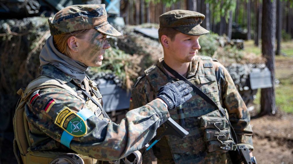 Forțele armate germane reduc prezența în nordul Irakului din cauza escaladării tensiunilor în Orientul Mijlociu Decizia de a diminua prezența militară în nordul Irakului a fost anunțată miercuri de către ministerul german al apărării, într-un context politic și geopolitic extrem de tensionat în regiune