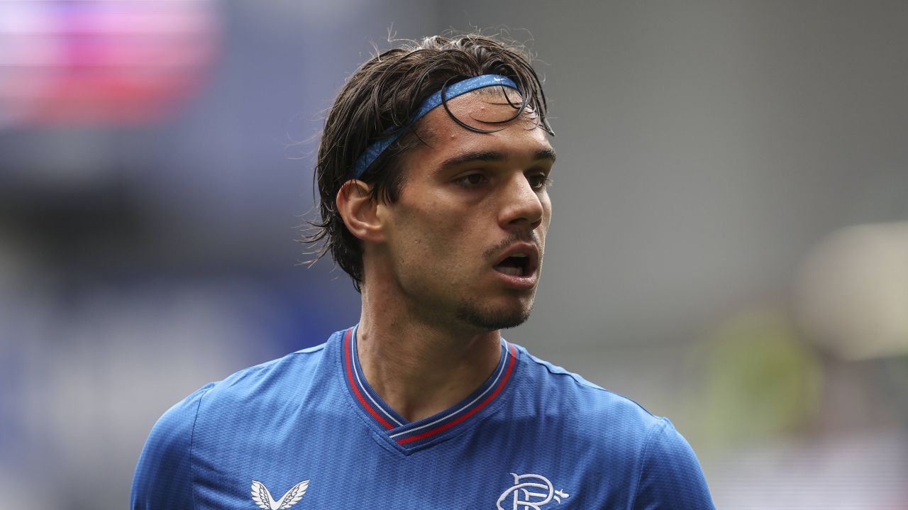 Ianis Hagi strălucește în Cupa Turciei: Două goluri în victoria clară a Alanyaspor Fotbalistul român Ianis Hagi a avut o prestație de excepție miercuri seară, contribuind decisiv la victoria echipei sale, Alanyaspor, cu 4-0 în fața formației Boluspor, în cadrul grupelor Cupei Turciei