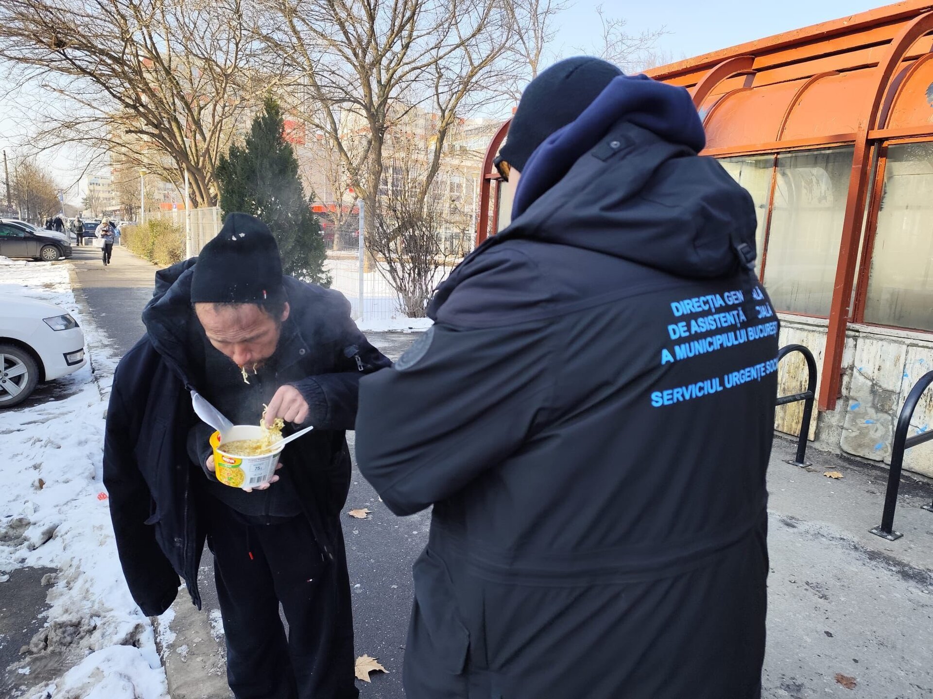 Bucureștiul, sub amenințarea gerului și având în centru problema persoanelor fără adăpost, continuă să fie scena unor eforturi din ce în ce mai intense pentru a salva vieți omenești în timpul temperaturilor extrem de scăzute