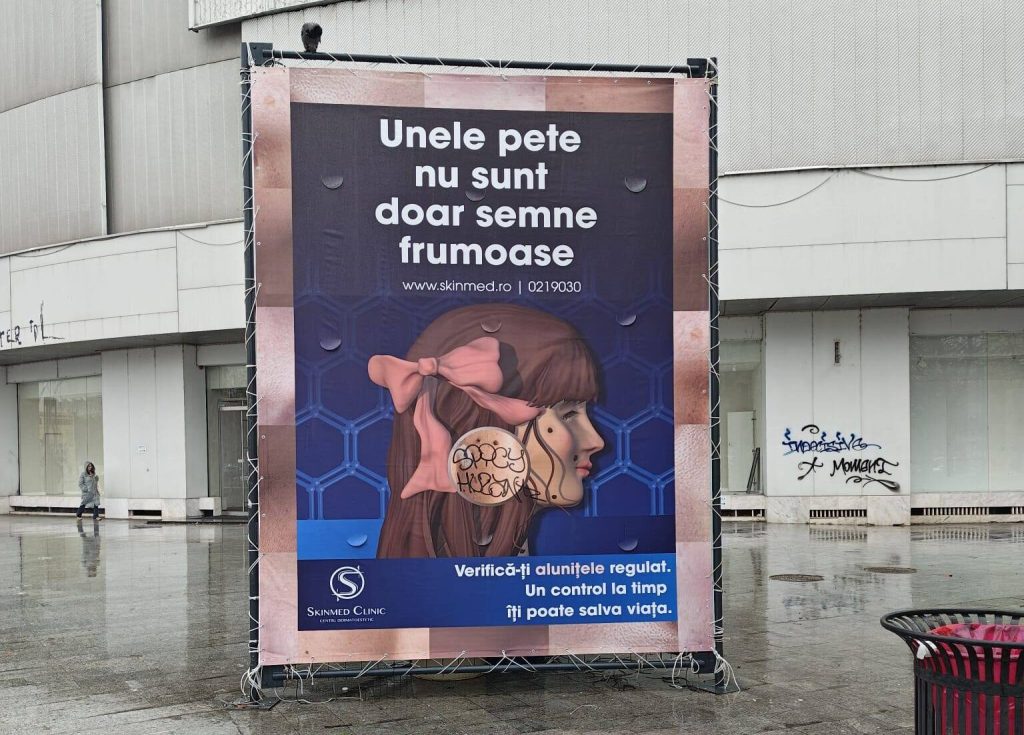 Primăria începe eliminarea reclamelor ilegale de pe trotuare; Ciucu: „Făceau doar bani, fără taxe”