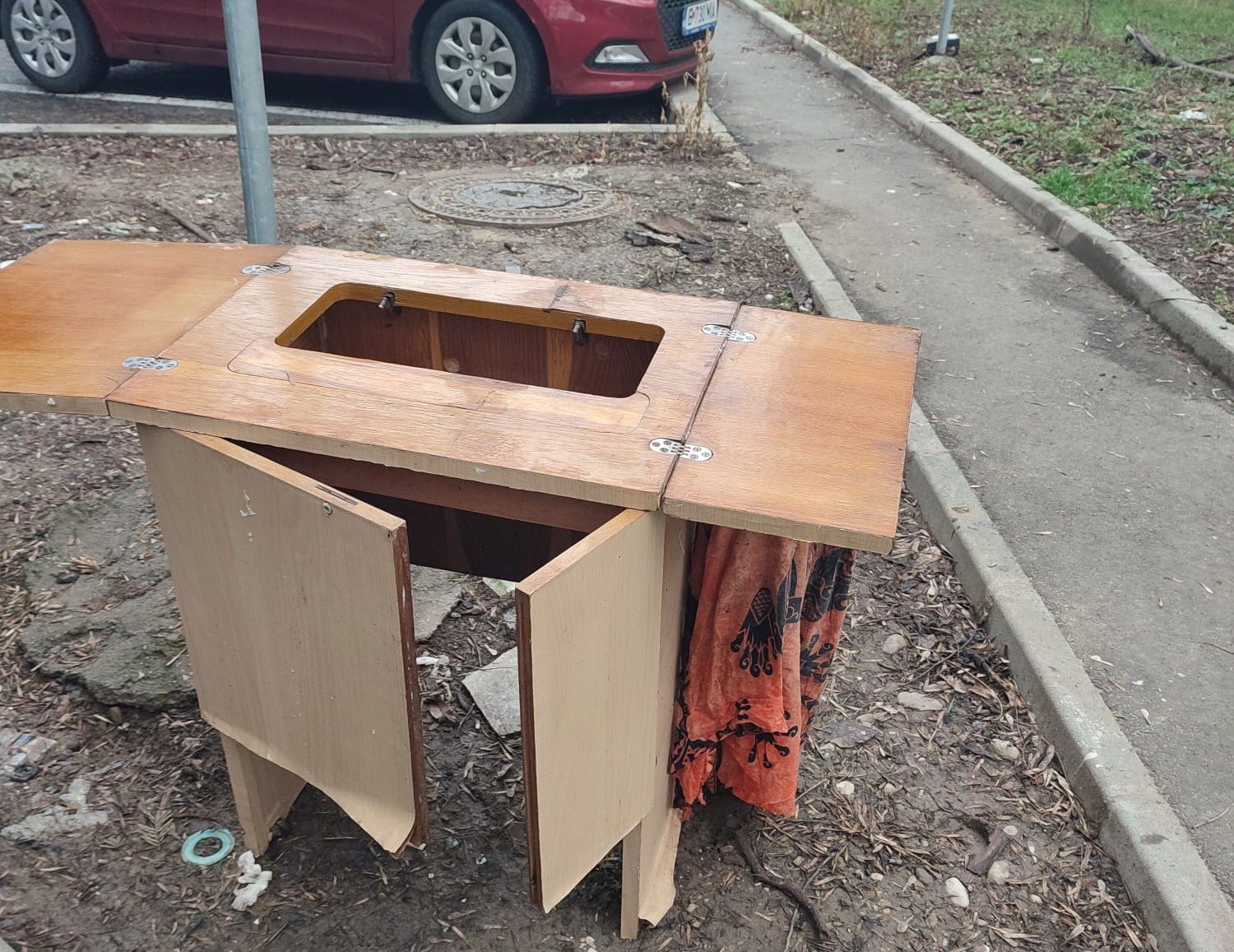 Sectorul 6 din București se confruntă cu o criză tot mai acută a deșeurilor abandonate pe domeniul public, dar autoritățile trag un semnal de alarmă și iau măsuri ferme pentru a combate această problemă