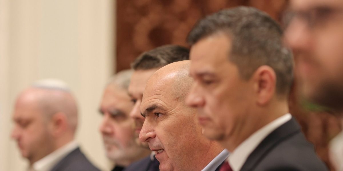 6756fc3b-4b6d-404f-bd32-5ad1bdedb59f_cx0_cy5_cw0_w1200_h630.jpg - ReactiveNews