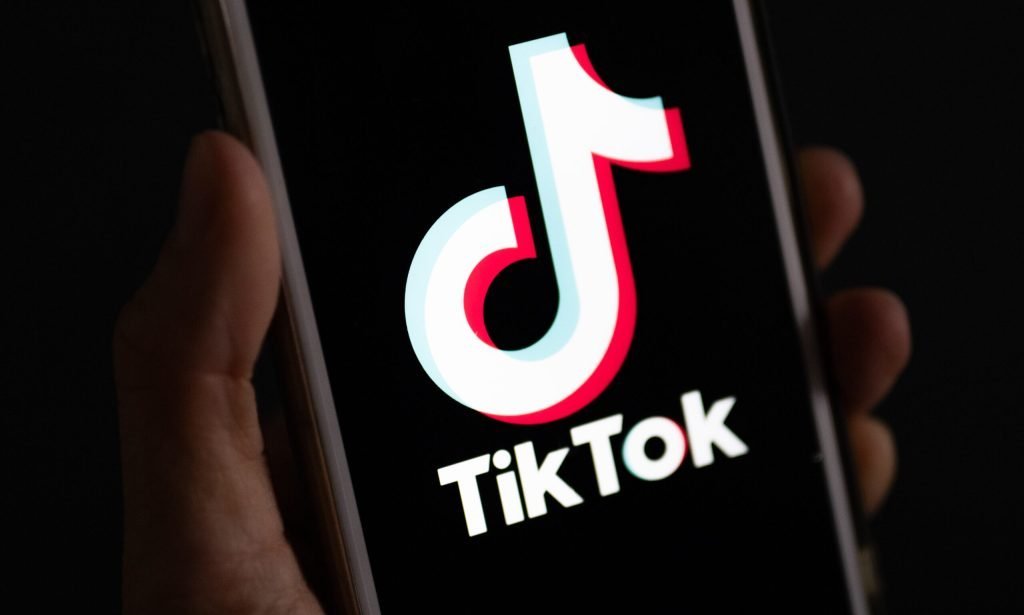 Albania anulează interdicția pentru TikTok, după aproape un an de blocaj Guvernul albanez a decis, recent, să ridice interdicția impusă platformei TikTok, o măsură care a stârnit controverse și dezbateri intense în ultimul an