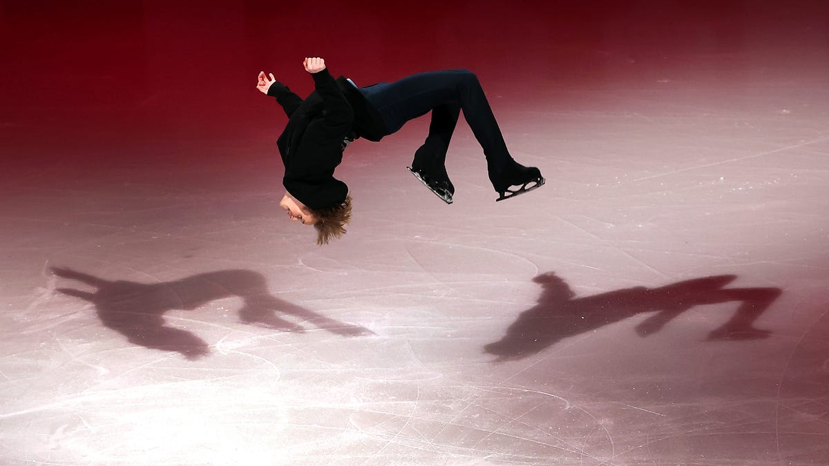 Ilia Malinin și visul olimpic: Backflipul revine în competițiile de patinaj Milano — Ilia Malinin, starul american în vârstă de 21 de ani și mare favorit la medalia de aur în cadrul Jocurilor Olimpice de iarnă din 2026, a confirmat că va executa un backflip în programul său scurt