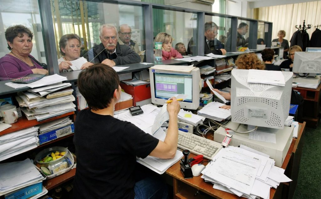 România, în așteptarea adevăratei revoluții digitale în administrație Într-un moment în care inteligența artificială devine motorul schimbării pentru serviciile publice din întreaga lume, România rămâne încă în zona de „pregătire”