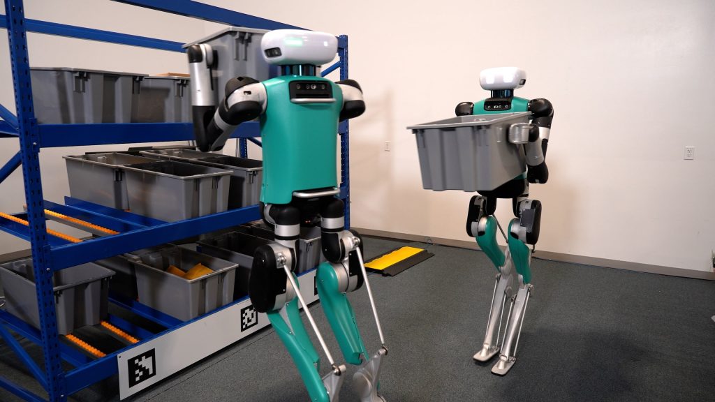 Robotii umanoizi, odată restricționați la laboratoare de avangardă, au pășit rapid pe drumul către utilitatea practică, fiind deja prezenți în fabrici, depozite și diverse servicii