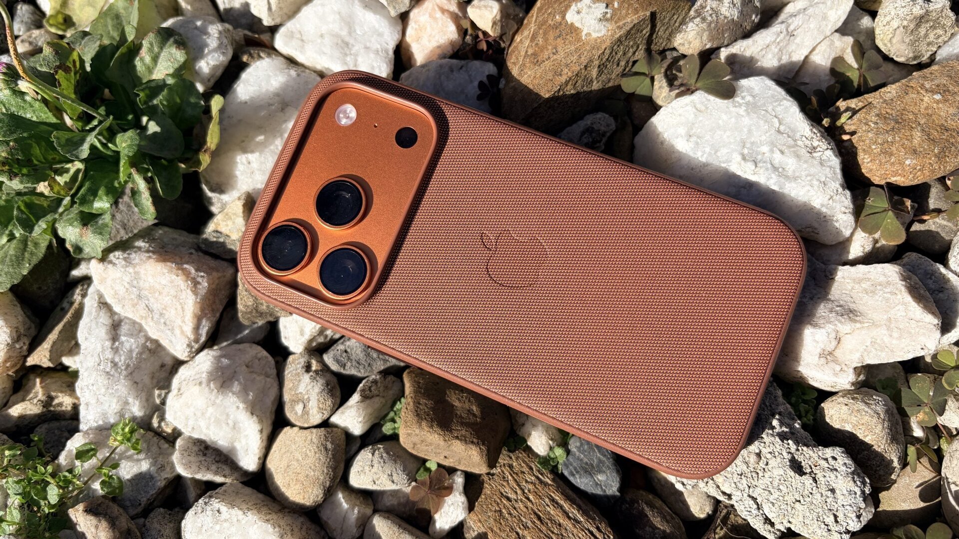 Piața mondială de smartphone-uri se adaptează în 2025 într-un ritm calm, dar sigur, semn că preferințele consumatorilor sunt mai analitice ca niciodată