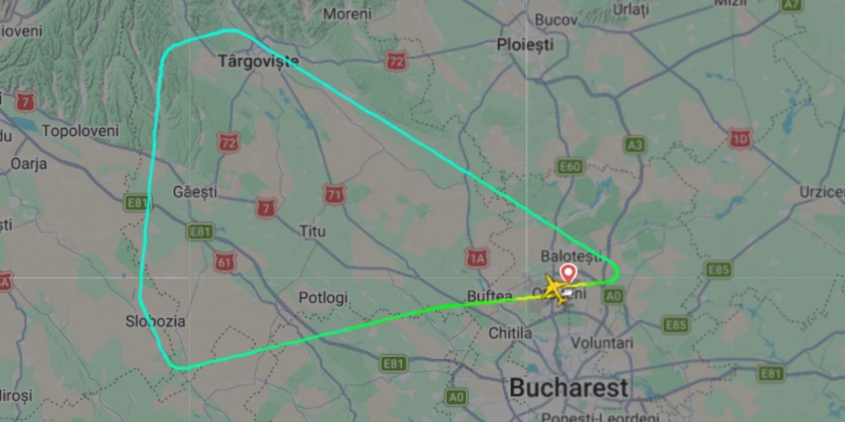 Avion-intors-la-Otopeni.jpg - ReactiveNews