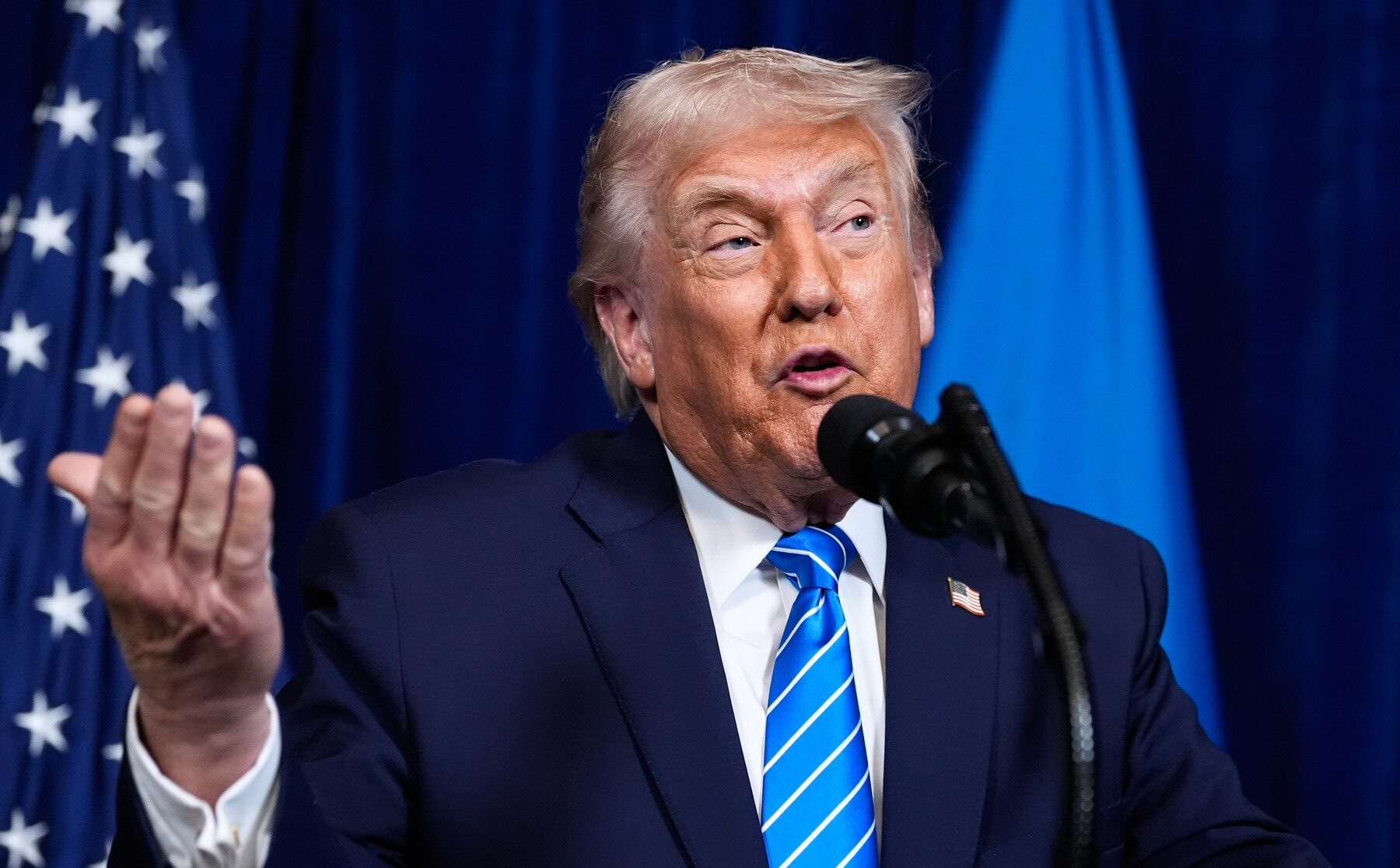 Președintele american Donald Trump a lansat luni o amenințare clară, anunțând intenția de a da în judecată pe prezentatorul Trevor Noah, gazda celei de-a 68-a ediții a Premiilor Grammy