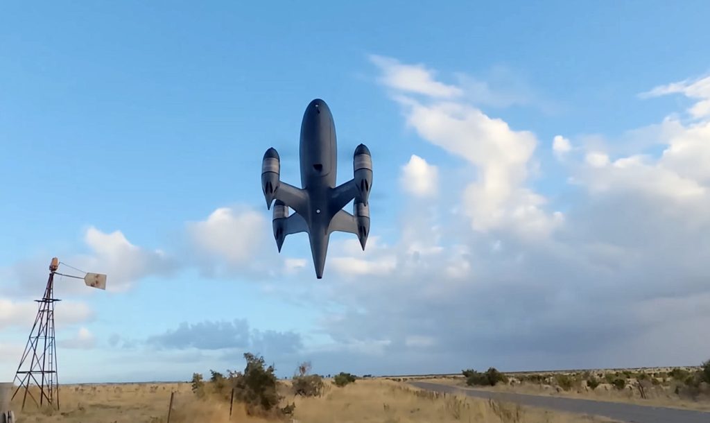 Un pasionat drumster din Australia a reușit să împingă limitele vitezei drone, atingând aproape 700 km/h într-un test neoficial, desfășurat într-o zonă izolată, departe de ochii autorităților