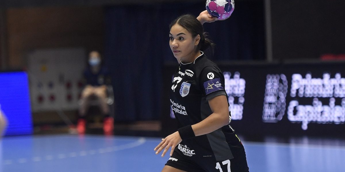 Elizabeth-Omoregie_INQUAM_Photos_Alex-Nicodim_.jpg - ReactiveNews