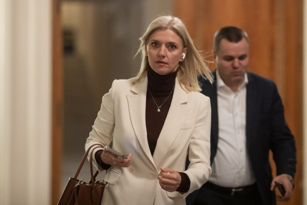 Alina Gorghiu dezminte acuzațiile privind un presupus puci împotriva lui Ilie Bolojan Vicepreședinta Comisiei de politică externă a Camerei Deputaților, Alina Gorghiu, a venit cu o declarație clară și fermă după ce în spațiul public au circulat informații false despre implicarea sa într-un plan de destabilizare a conducerii PNL