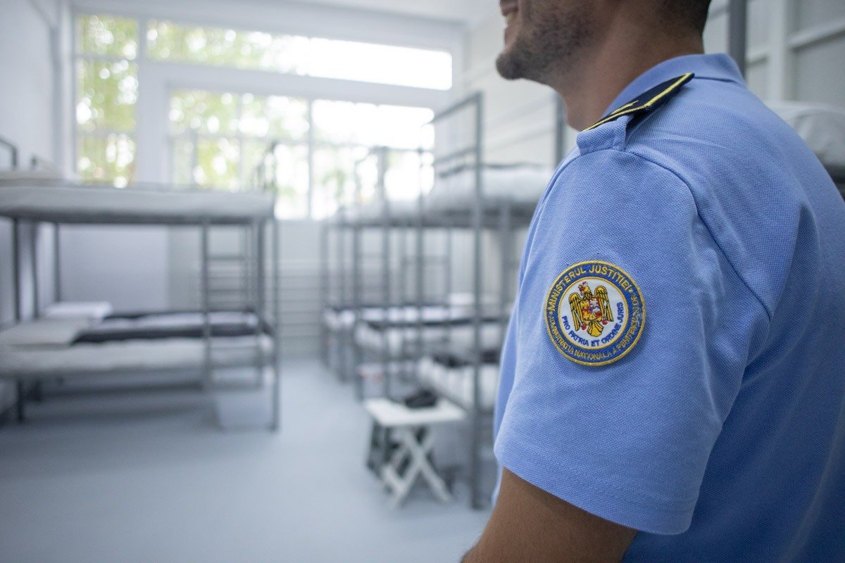 Federația Sindicatelor din Penitenciare ripostează dur la anunțul eliminării normei de hrană pentru polițiștii de penitenciar Decizia anunțată în spațiul public privind posibilele modificări ale normei de hrană pentru angajații din penitenciare a stârnit reacții ferme din partea sindicatelor