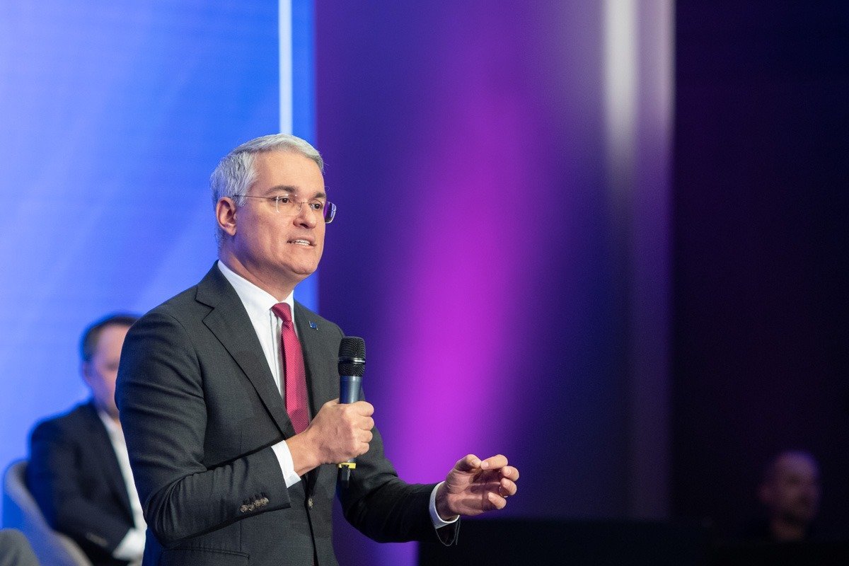 Încrederea Uniunii Europene în România, din ce în ce mai fragilă, se află în accentuat pericol de a fi grav afectată de întârzierile repetate în reformarea sistemului pensiilor magistraților, o temă sensibilă și de mare importanță pentru evoluția viitoare a cadrului juridic și administrativ din țară