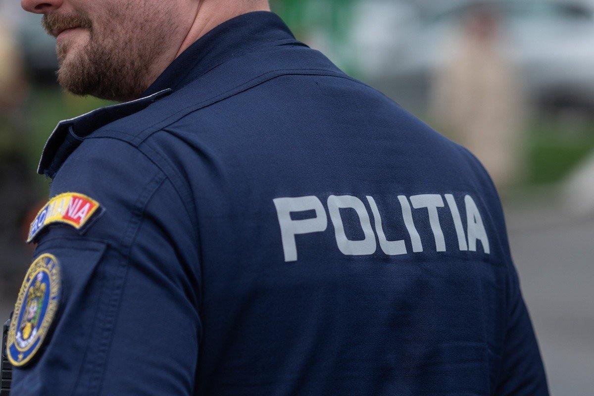 Fată de 16 ani găsită inconștientă după ce un copac a căzut pe fire de înaltă tensiune