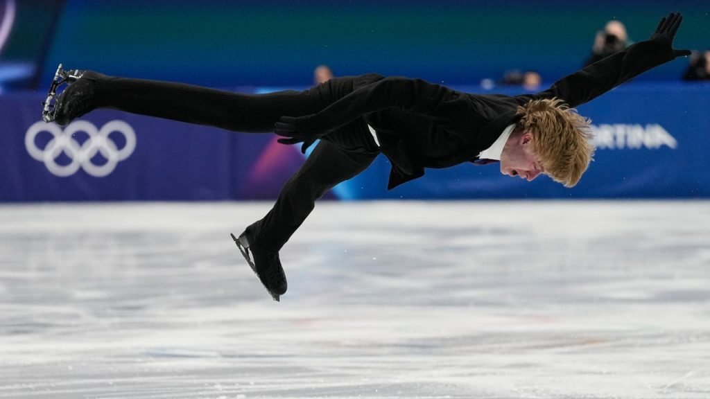 Ilia Malinin, lider incontestabil în patinajul artistic masculin la Jocurile Olimpice Ilia Malinin, sportivul american autohton, a impresionat printr-o prestație de excepție în cadrul probei de patinaj artistic masculin de la Jocurile Olimpice de Iarnă, obținând cel mai mare punctaj în competiție, 108.16