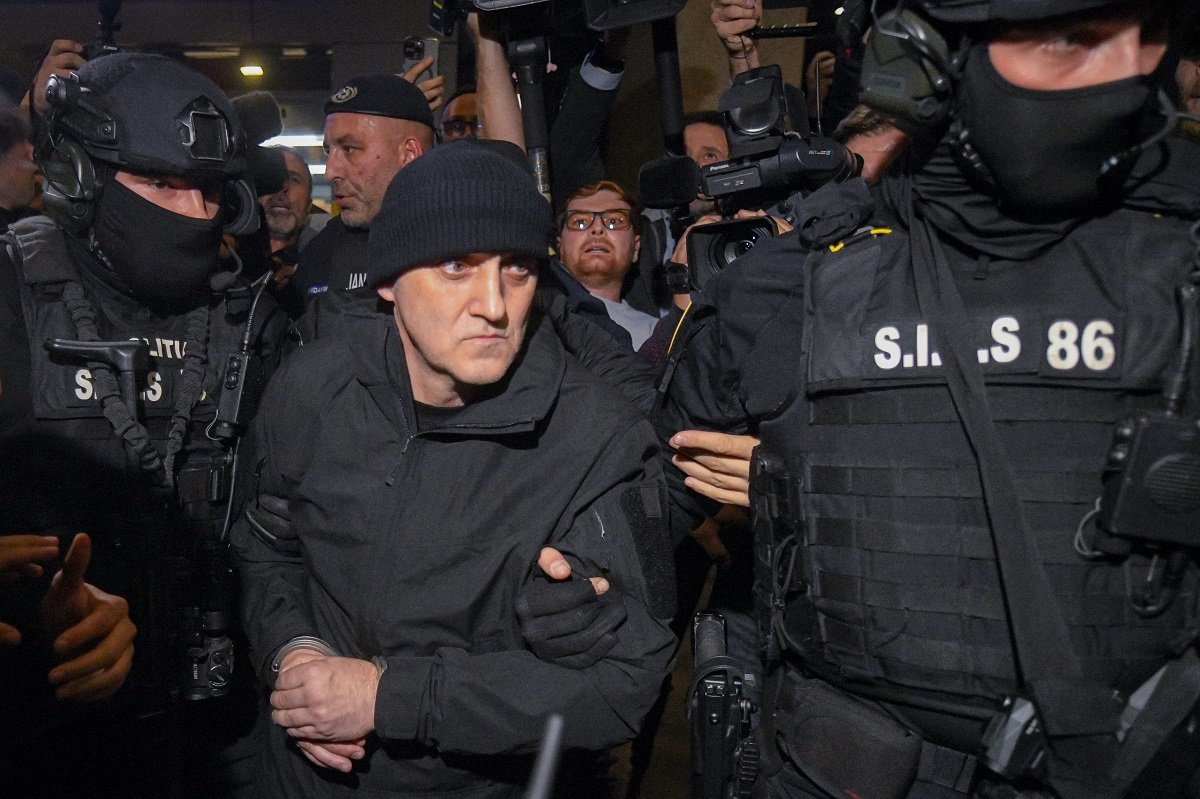 Curtea de Apel București menține arestul preventiv pentru mercenarul Horațiu Potra, fiul și nepotul în arest la domiciliu