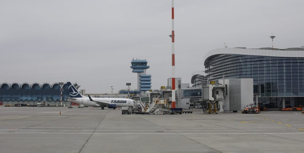 Din data de 10 februarie, aeroportul „Henri Coandă” din Otopeni a implementat noi proceduri tehnologice la turnul de control, în cadrul eforturilor continue de modernizare și eficientizare a serviciilor de trafic aerian