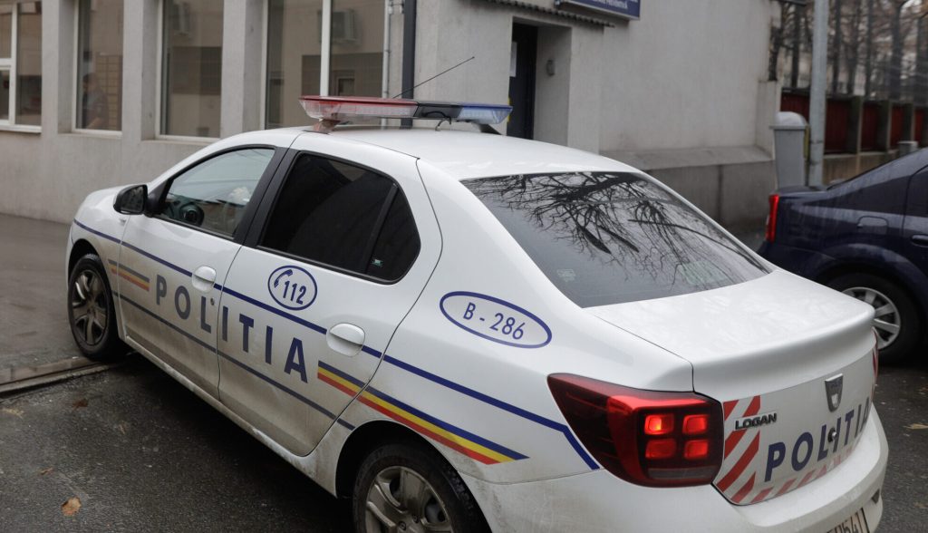O femeie din București, în vârstă de 38 de ani, se află în centrul unui amplu scandal de înșelăciune, după ce anchetatorii au ridicat dovezi că aceasta ar fi încasat aproximativ 40.000 de euro de la mai multe persoane, pentru vacanțe pe care le-a promis, dar care nu au existat niciodată