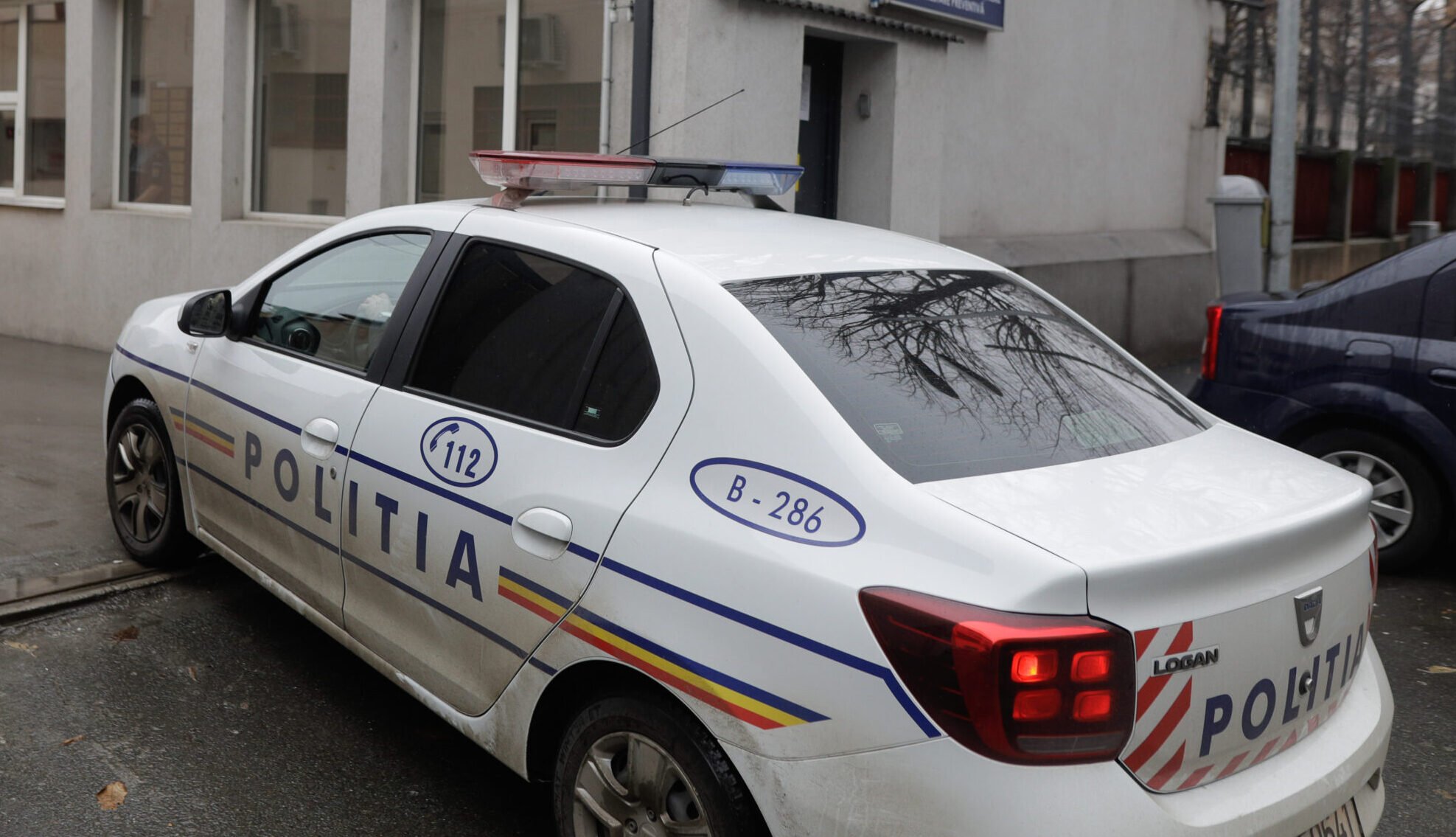 O femeie din București, în vârstă de 38 de ani, se află în centrul unui amplu scandal de înșelăciune, după ce anchetatorii au ridicat dovezi că aceasta ar fi încasat aproximativ 40.000 de euro de la mai multe persoane, pentru vacanțe pe care le-a promis, dar care nu au existat niciodată