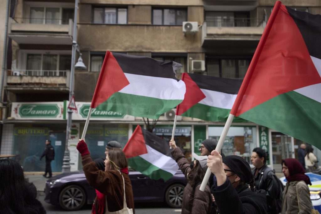 Un gest de solidaritate și urgență: voluntarii organizează o campanie de donații pentru refugiații palestinieni din Gaza aflați momentan în București În contextul conflictului devastator din Gaza, unde bilanțul victimelor a depășit 71.000 de oameni, între care 20.000 de copii, un grup de voluntari din România a inițiat o campanie de ajutorare destinată refugiaților palestinieni găzduiți temporar în capitala țării noastre