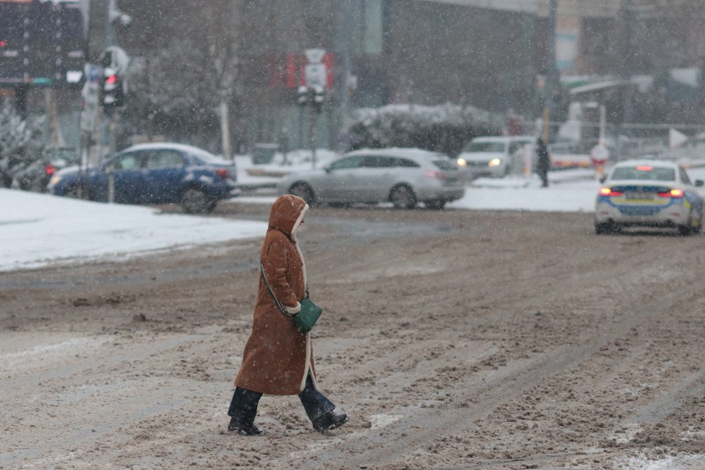 Alerte meteorologice: Cod galben de ninsori și vânt în mai multe județe Meteorologii din cadrul Administrației Naționale de Meteorologie (ANM) au emis, sâmbătă dimineață, alerte cod galben de ninsori și vânt puternic valabile în mai multe județe ale țării
