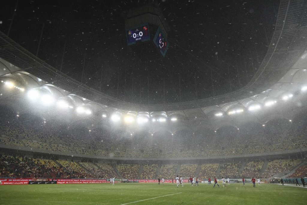 Degradarea acoperișului retractabil al celei mai scumpe construcții sportive din România, Arena Națională, a determinat Primăria Capitalei să ia măsuri radicale pentru a rezolva problemele tehnice cu care se confruntă stadionul