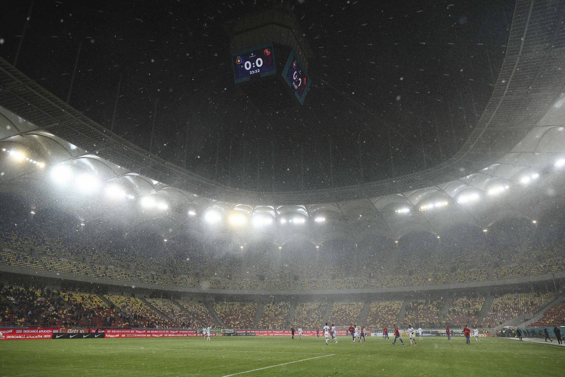 Degradarea acoperișului retractabil al celei mai scumpe construcții sportive din România, Arena Națională, a determinat Primăria Capitalei să ia măsuri radicale pentru a rezolva problemele tehnice cu care se confruntă stadionul