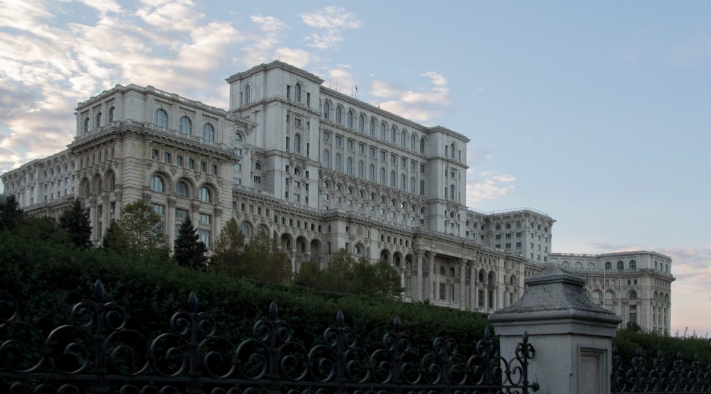 Palatul Parlamentului va fi iluminat în roșu în această seară, pe 11 februarie, marcând astfel Ziua Europeană a Numărului de Urgență 112