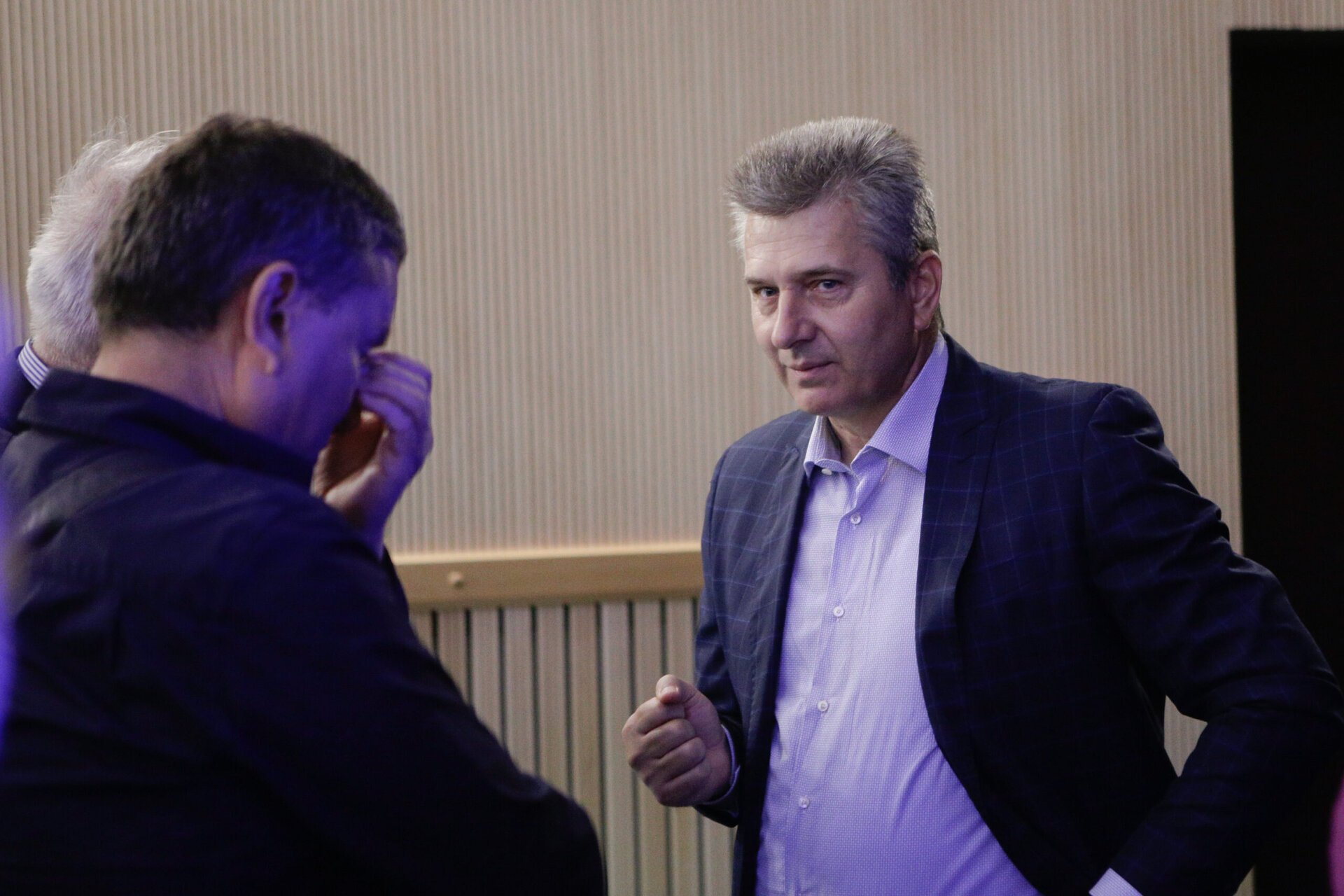 Primăria Voluntari acuză Ministerul Transporturilor de indiferență față de DN2, deși se află în același partid politic Primăria Voluntari, condusă de Florentin Pandele, a lansat acuzații dure la adresa Ministerului Transporturilor, acuzând oficialitatea de lipsă de interes față de starea deplorabilă a Drumului Național 2 (DN2)